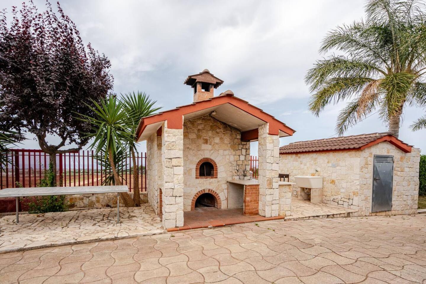 Massaroom Conversano Exterior photo